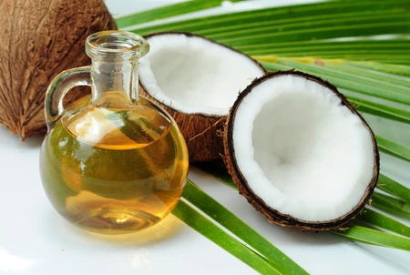 Manfaat Minyak Kelapa untuk Kesehatan dan Kecantikan | HonestDocs
