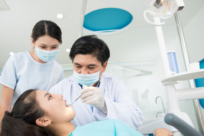 Pembersihan karang gigi dan remove stain   1x   fre dentalcare