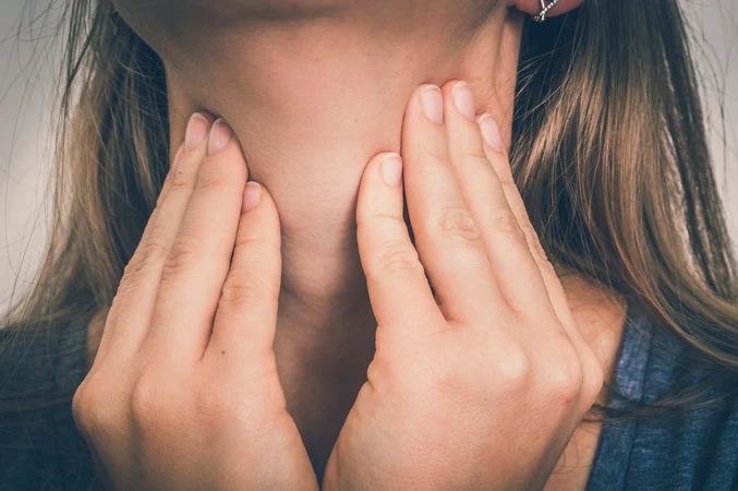Kelenjar Tiroid (Thyroid Gland)