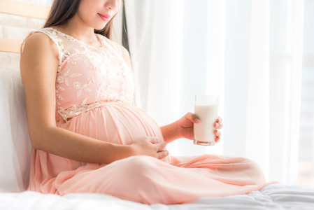 Fakta vs Mitos Mengenai Susu Ibu Hamil  