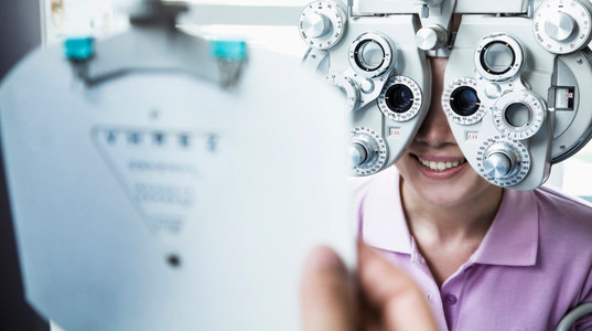 7 Masalah Kesehatan yang Bisa Dideteksi Melalui Pemeriksaan Mata