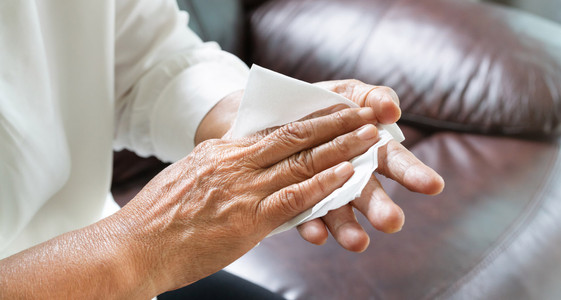 Penyebab Telapak Tangan dan Kaki Berkeringat Serta Cara Mengatasinya