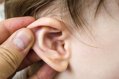 Benjolan di Belakang Telinga: 9 Penyebab dan Pengobatan