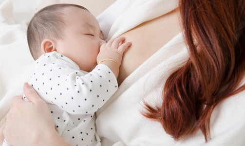 Tips Agar Bayi Tidak Menggigit Puting Saat Disusui