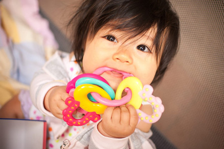 Tanda-Tanda Bayi Tumbuh Gigi dan Tips Mengatasi Nyerinya