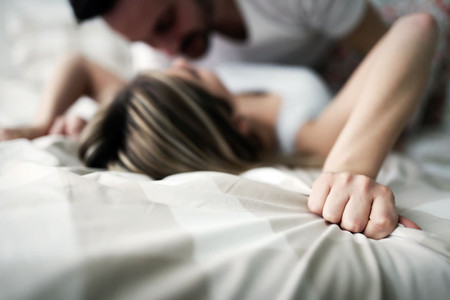 6 Alasan Rutin Berhubungan Seks Sebaiknya Dilakukan