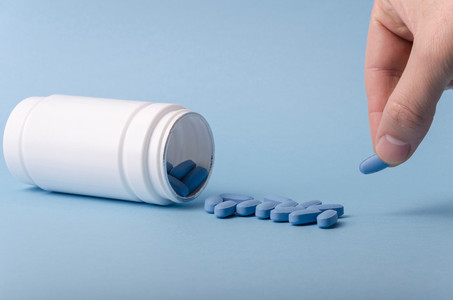 Sering Dipakai Sebagai Obat Kuat, Apakah Viagra Aman?