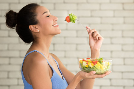 8 Pola Makan dalam Diet yang Tidak dianjurkan