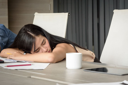 Beragam Manfaat Tidur Siang, Plus Bahayanya Kalau Kebablasan