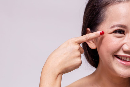  5 Cara Alami Mengatasi Garis Halus dan Keriput di Wajah