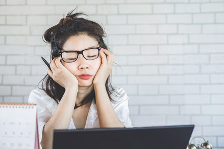 10 Cara Menghilangkan Rasa Kantuk Di Kantor