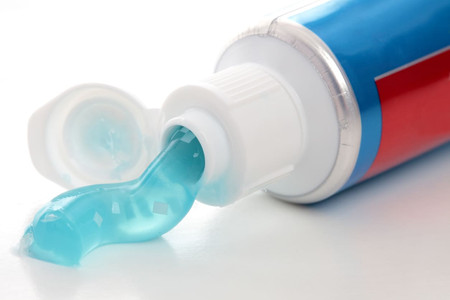 Apakah Kandungan Deterjen Dalam Pasta Gigi Berbahaya?