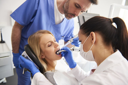 Cara Untuk Memilih Dokter Gigi Yang Tepat Untuk Anda