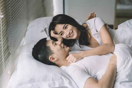 5 Gaya Bercinta Favorit yang Bikin Pasangan Betah di Ranjang
