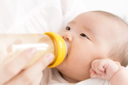 Kapan bayi sebaiknya diberikan susu formula?