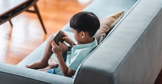 Melindungi Anak dari Pengaruh Buruk Gadget