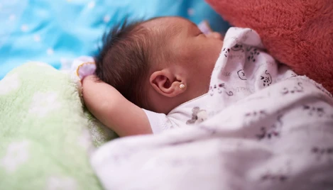 Menindik Telinga Bayi