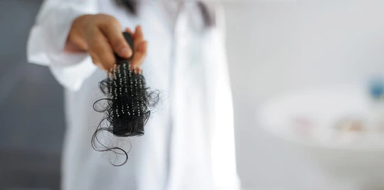 11 Tips Mudah Atasi Rambut Rontok Setelah Melahirkan