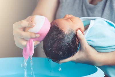 Cara Memandikan Bayi Baru Lahir Dengan Berbagai Metode