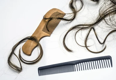 Cara Paling Efektif Mengatasi Rambut Rontok