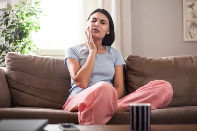 Sakit Gigi Bisa Sebabkan Sakit Kepala? Kok Bisa?