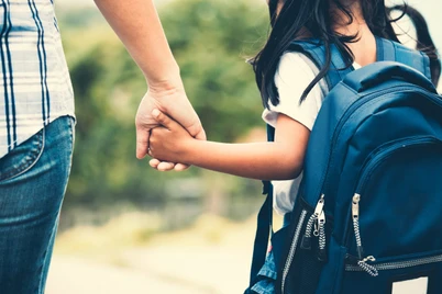 Dampak Tas Sekolah yang Berat Bagi Tubuh Anak