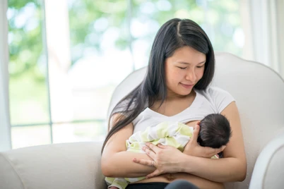 Panduan Social Distancing bagi Ibu Menyusui di Tengah Wabah COVID-19