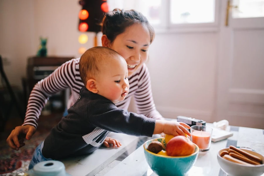 Mengenalkan Camilan Sehat Pada Si Kecil