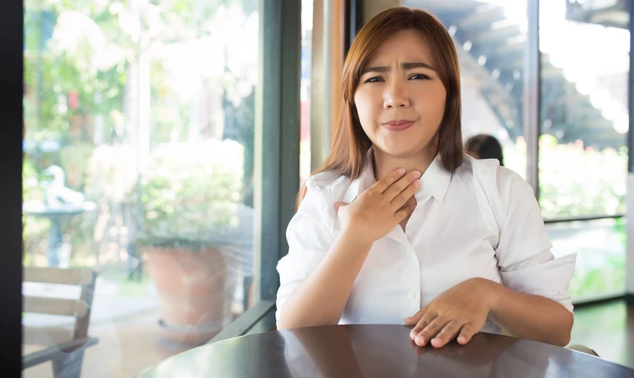 Tenggorokan Sakit Saat Menelan? Ini Penyebab dan Obatnya