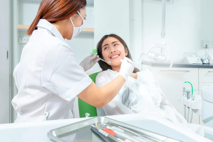 Serba-Serbi Veneer Gigi: Kegunaan, Prosedur, Efek Samping