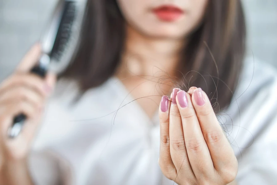 Penyebab Rambut Rontok Parah Yang Harus Diwaspadai