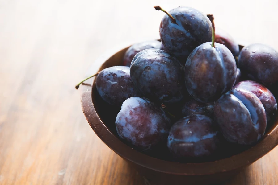 20 Manfaat Buah Plum untuk Diet dan Kesehatan Tubuh