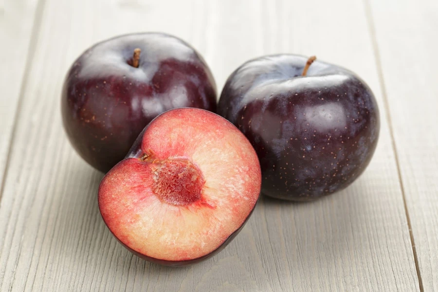 Aneka Manfaat Buah Plum Hitam Bagi Kesehatan