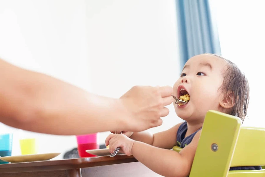 Bagaimana Cara Mengatasi Bayi yang Sulit Menelan  
