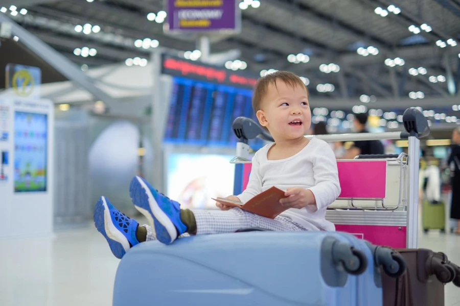 Hal-Hal yang Butuh Disiapkan untuk Bepergian dengan Pesawat bersama Si Kecil