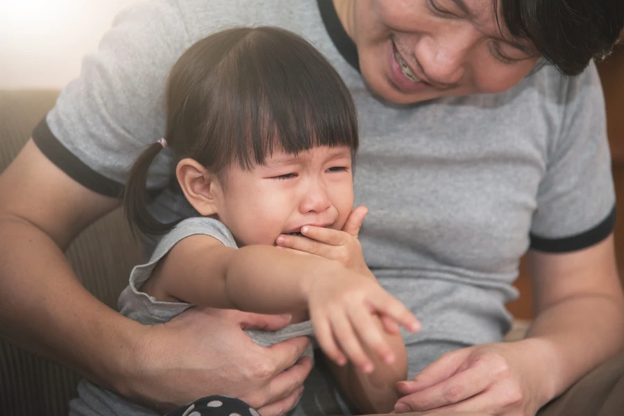 Bayi Menangis di Pesawat? Coba Tenangkan Dengan 4 Cara Ini