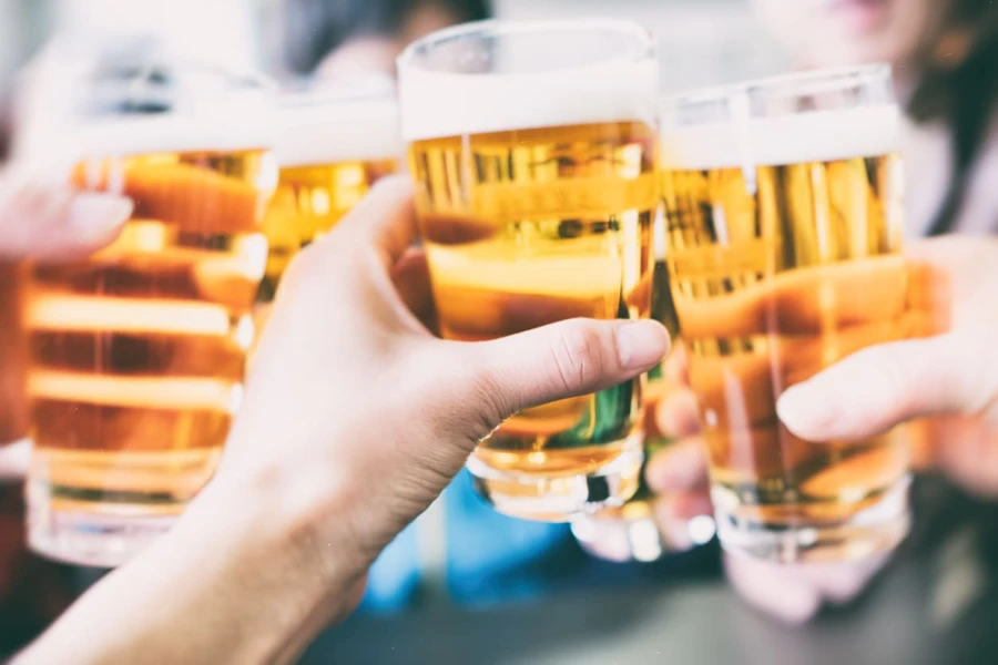 Alkohol dan Kafein Picu Orang Ingin Merokok