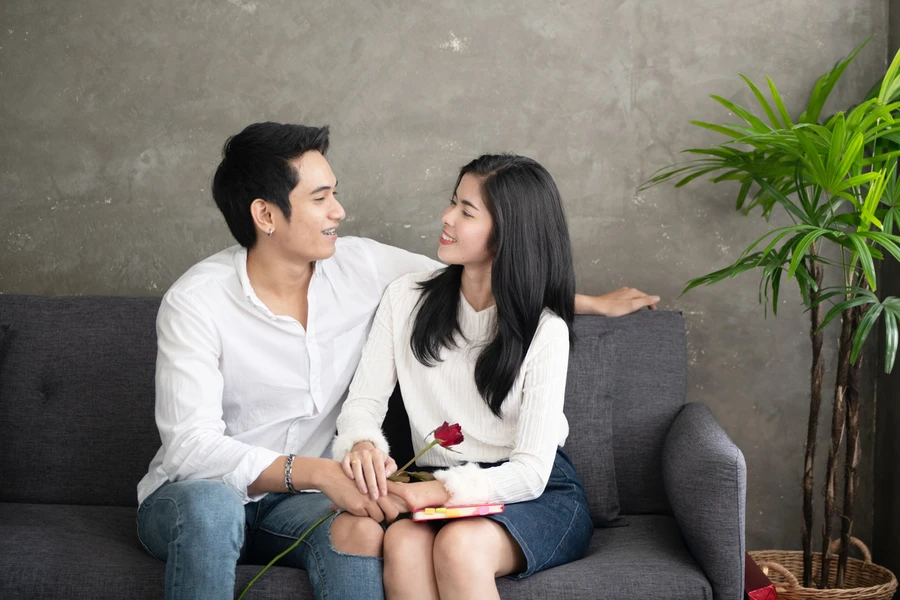 Bagaimana Reaksi Tubuh saat Jatuh Cinta?
