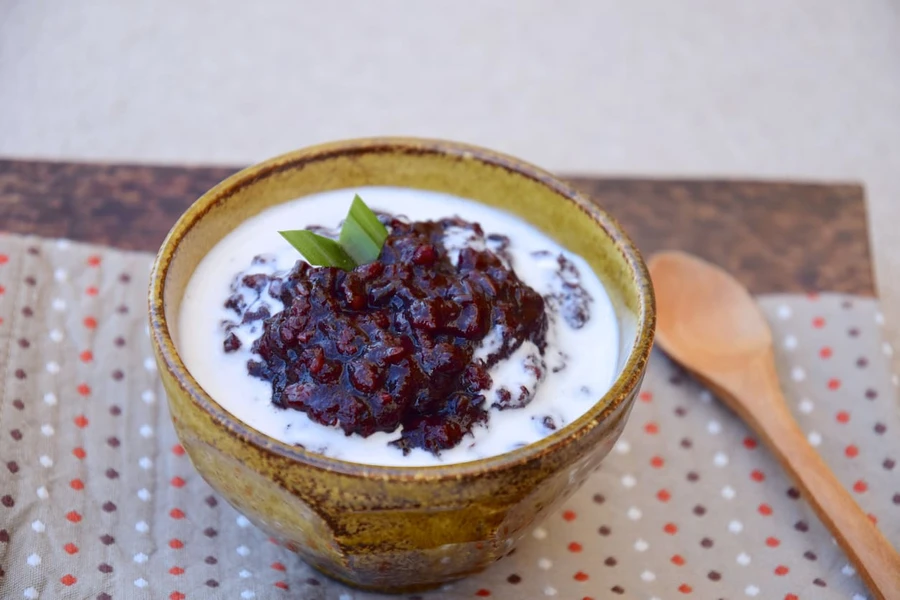 4 Resep Kudapan Ketan Hitam yang Sehat