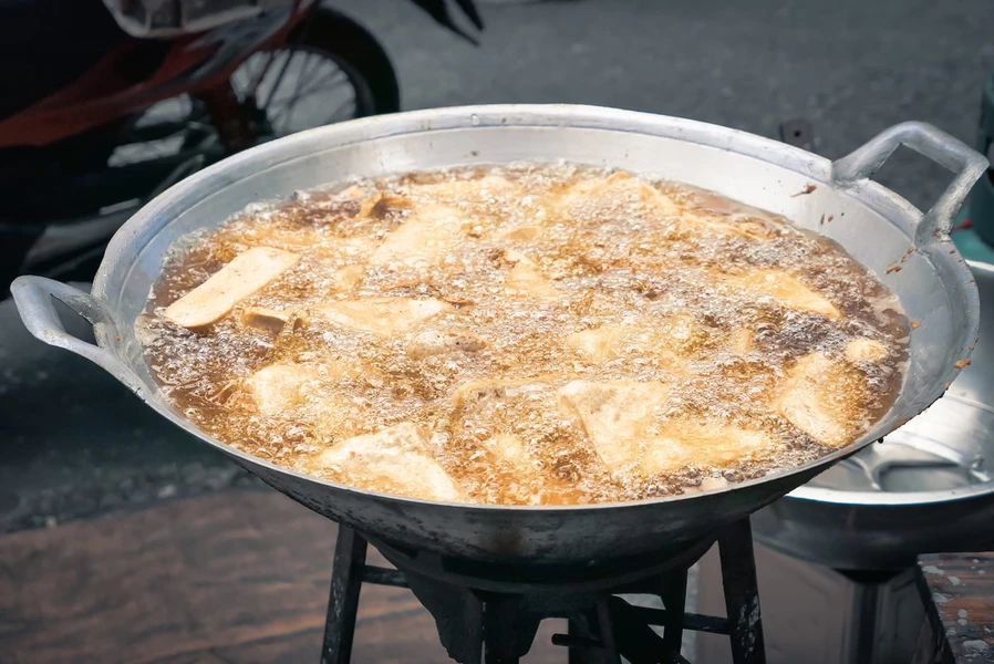 Suka Pakai Minyak Jelantah untuk Menggoreng? Waspada 4 Bahaya Ini