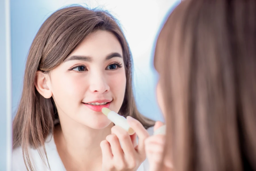Sering Tak Disadari, 9 Kebiasaan Ini Bisa Bikin Bibir Kering