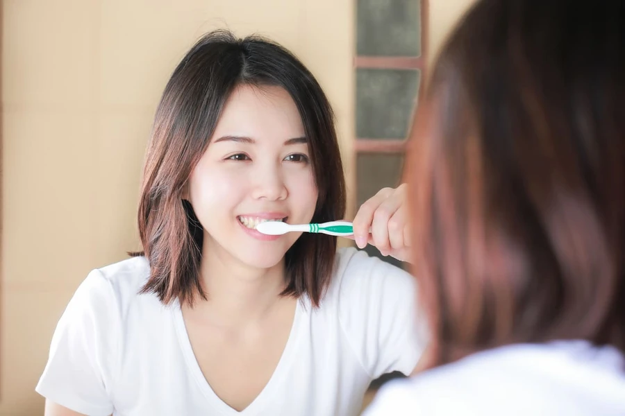 Membersihkan Gigi Dengan Waterpik Atau Flossing, Mana yang Lebih Baik?