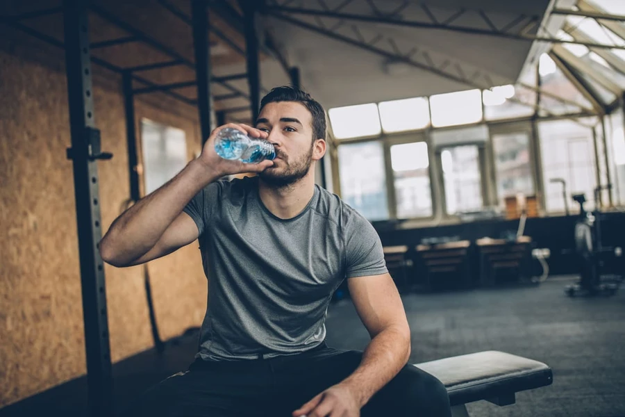 Kebutuhan Minum Air untuk Perokok, Harus Berapa Banyak?