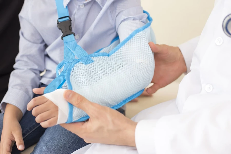 Patah Tangan Pada Anak: Penyebab, Gejala, dan Obat