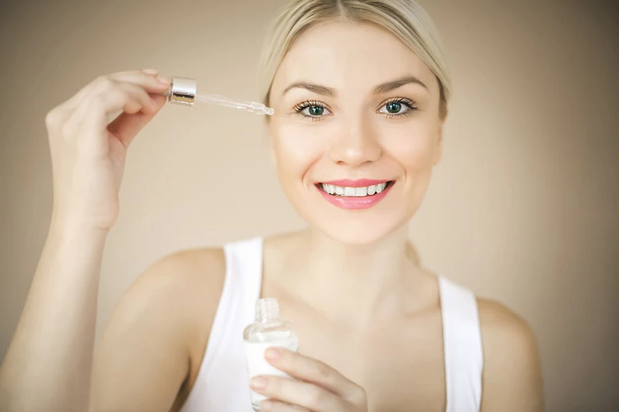 Mana yang Lebih Baik untuk Kulit Wajah, Essence Atau Serum?