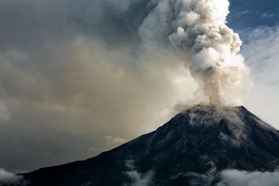 Panduan Keselamatan dan Evakuasi Jika Terjadi Gunung Meletus