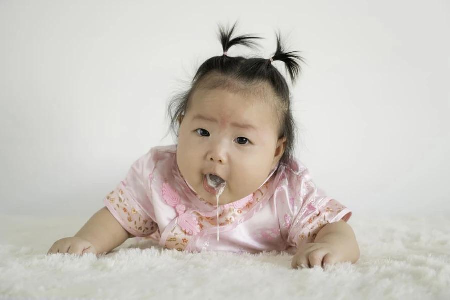 Membedakan Muntah Bayi yang Normal dan Abnormal
