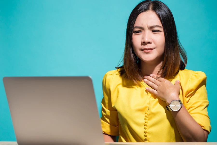 Tips Mengatasi Suara Serak Dengan Cepat Sesuai Penyebabnya