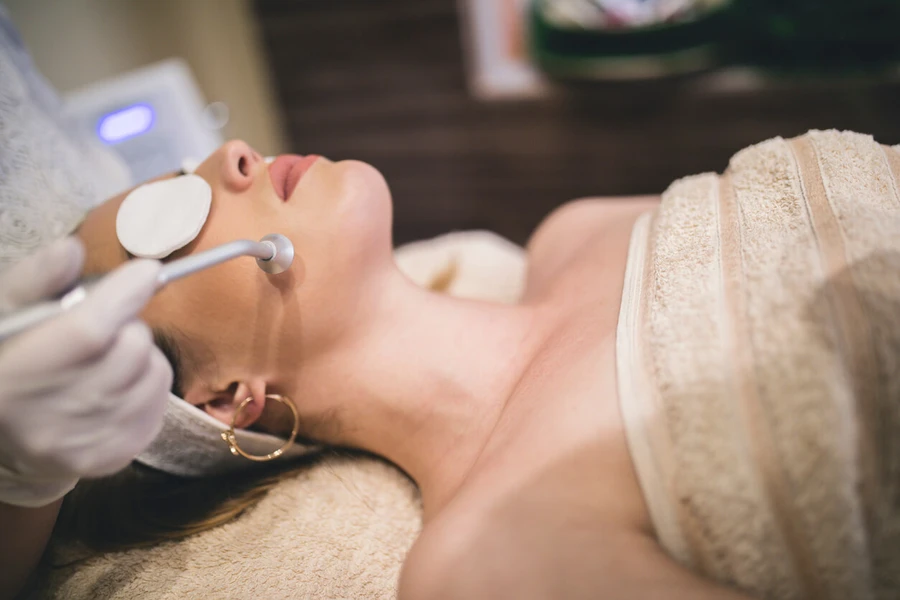 Cara Mengencangkan Kulit Wajah dengan Ultherapy