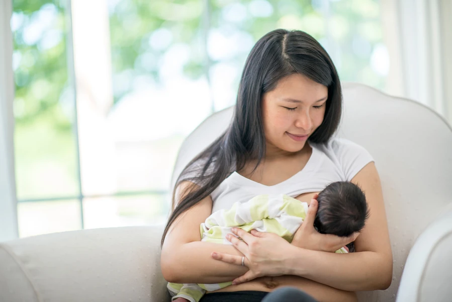 Panduan Social Distancing bagi Ibu Menyusui di Tengah Wabah COVID-19